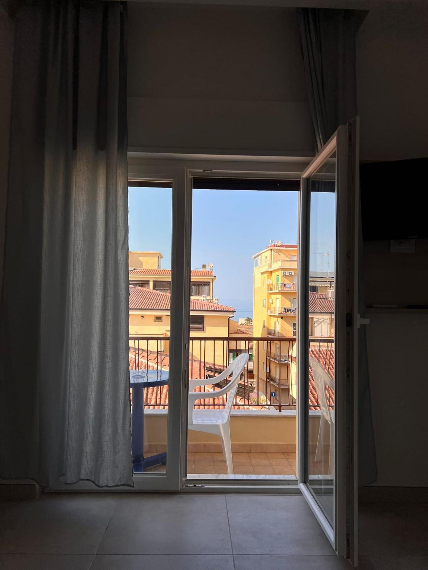 ホテル Porta Sul Mare トロペーア エクステリア 写真